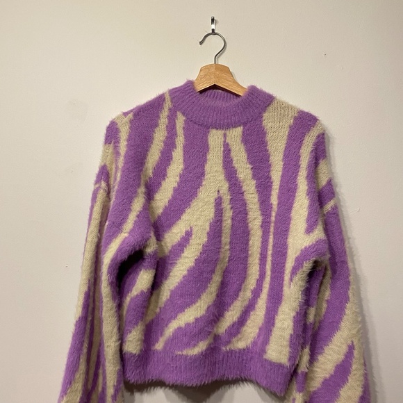 Wednesday's Girl Relaxed Sweater with Balloon Sleeves in Zebra Knit Purple - Picture 3 of 4